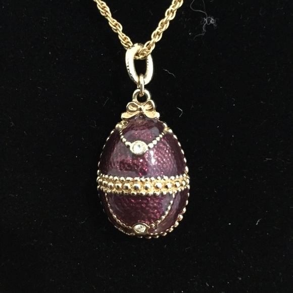 Gold alabaster egg necklace - Picture 1 of 3